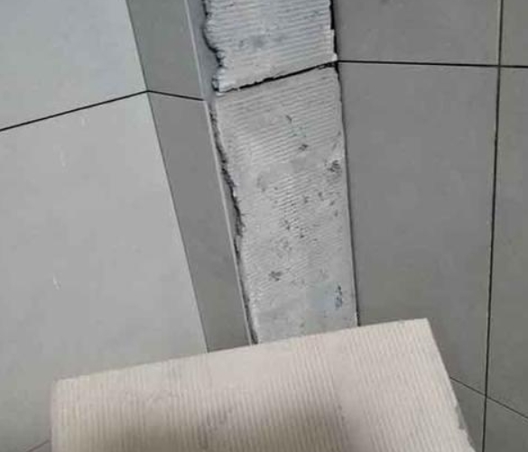 蓬江瓷砖空鼓维修公司分享下厨房瓷砖脱落的补救措施。